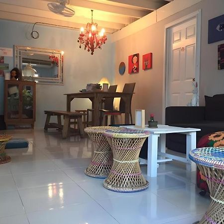 Ostello Hua Hin Lub Sabai Esterno foto
