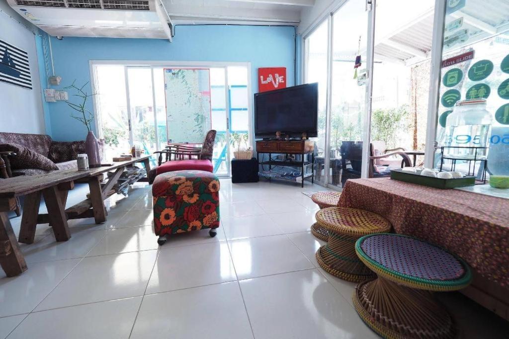 Ostello Hua Hin Lub Sabai Esterno foto